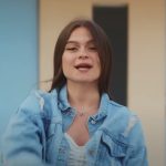 La jeune chanteuse Anaïs Robin, révélée par les réseaux sociaux, est morte dans un accident de la route à l'âge de 21 ans
Une enquête a été ouverte par le parquet de Lille pour déterminer les circonstances de l'accident.