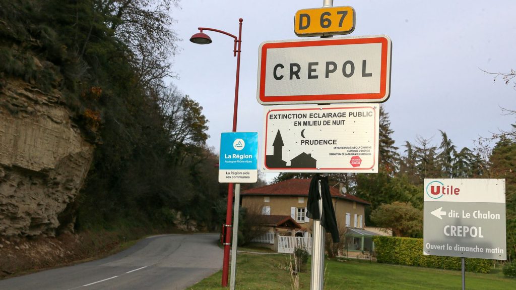 Mort de Thomas à Crépol : trois nouveaux suspects mis en examen, notamment pour homicide volontaire en bande organisée
Onze personnes avaient été interpellées lundi matin par des gendarmes, près de quatre mois après les faits. Deux gardes à vue sont toujours en cours, et six autres personnes ont été remises en liberté.