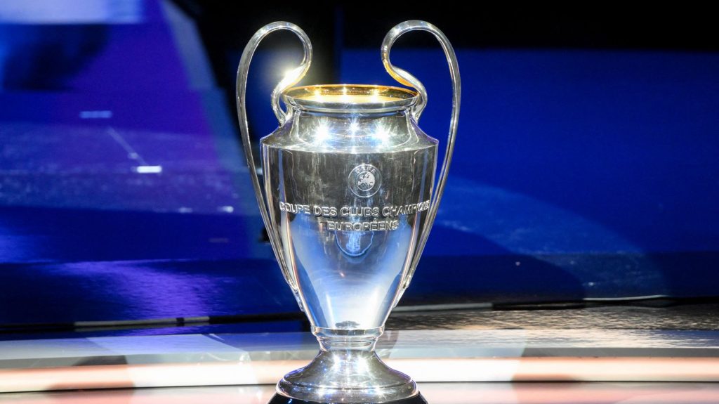 Football : la France assurée de rester cinquième à l'indice UEFA après l'élimination du PSV Eindhoven en huitième de finale de Ligue des champions
Avec l'élimination du PSV Eindhoven en Ligue des champions, mercredi, les Pays-Bas ne peuvent plus déloger la France au coefficient UEFA. Il y aura donc trois strapontins directs pour les poules et un autre en tour préliminaire de C1 pour la saison 2025-2026.