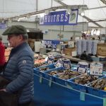 Ostréiculture : les ventes d’huîtres sont en chute libre
Les ostréiculteurs sont très inquiets. Ils sont victimes de la méfiance des consommateurs après les intoxications au moment des fêtes de fin d'année. Les Français n'achètent plus d'huîtres, y compris celles d'Oléron qui pourtant n'ont pas été concernées.