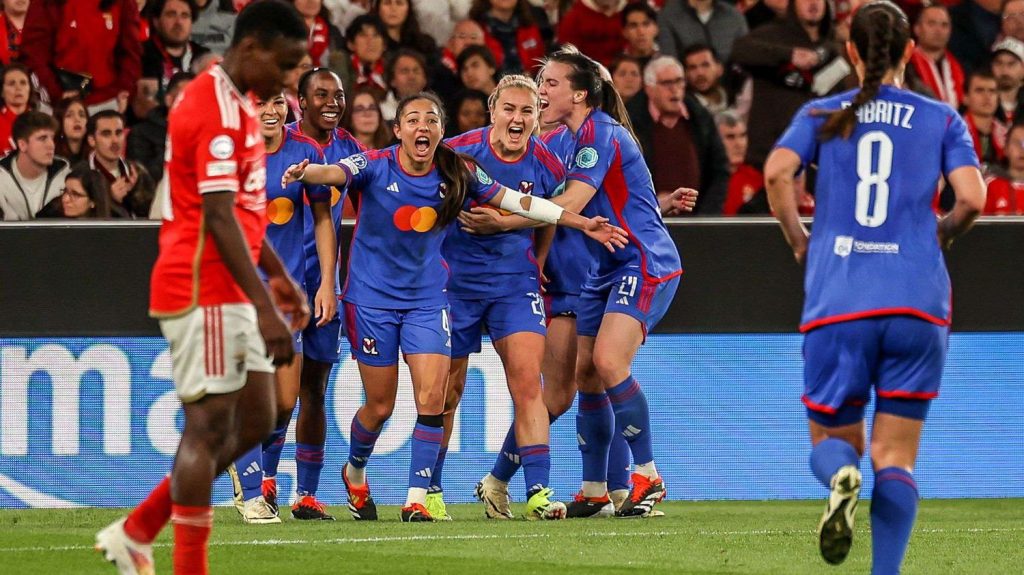 Ligue des champions : l'OL s'impose dans la douleur face à Benfica
Première équipe française à entrer en lice lors de ces quarts de finale de la Ligue des champions féminine mardi, l'Olympique lyonnais s'est offert une courte victoire 2-1 contre Benfica.