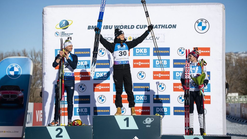 Biathlon : première victoire individuelle d'Eric Perrot en Coupe du monde, Emilien Jacquelin deuxième du sprint de Soldier Hollow
Grâce à un tir parfait, Eric Perrot s'est offert une victoire historique sur le sprint américain, samedi, devant un autre Tricolore, Emilien Jacquelin.