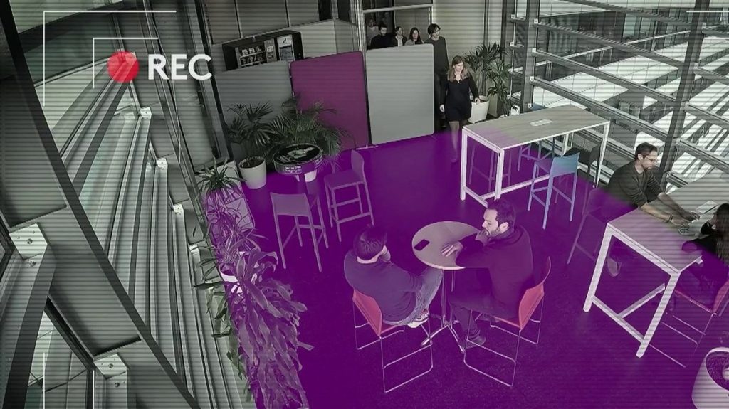 Paris 2024 : la vidéosurveillance intelligente sera testée pendant les Jeux
La vidéosurveillance algorithmique viendra renflouer le dispositif de sécurité des Jeux Olympiques de Paris cet été. Une surveillance intelligente soumise à des restrictions.
