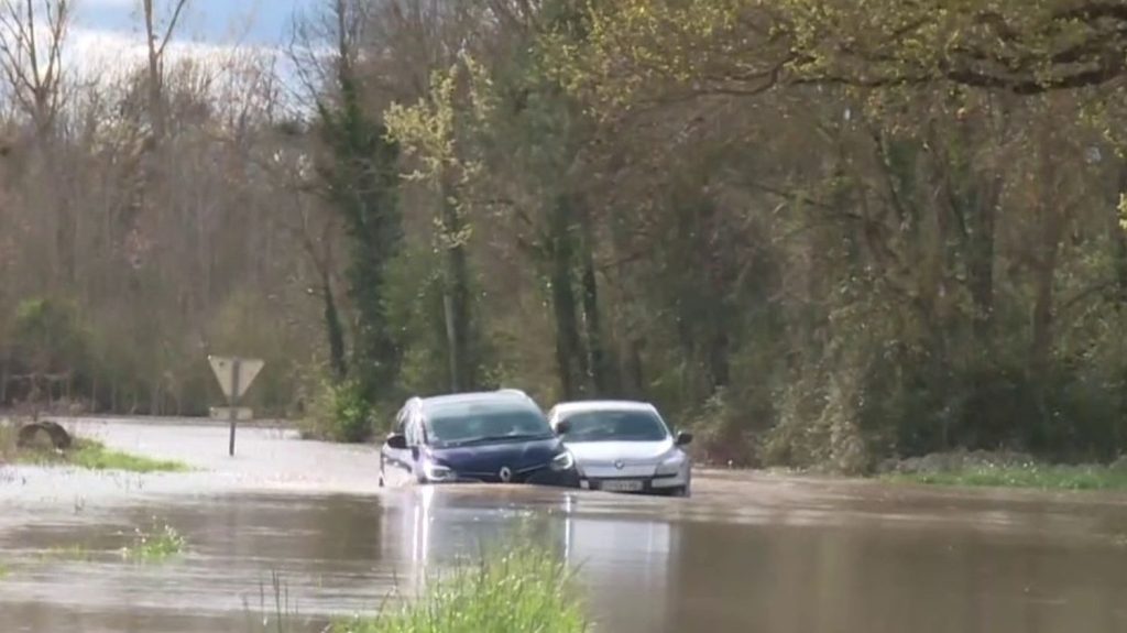 Crues : les départements de l’Indre-et-Loire et de la Vienne placés en vigilance rouge
Samedi 30 mars, Météo France a placé cinq départements du centre et de l'ouest du territoire en vigilance orange crues. Parmi eux, l’Indre-et-Loire et la Vienne sont même passées en vigilance rouge.