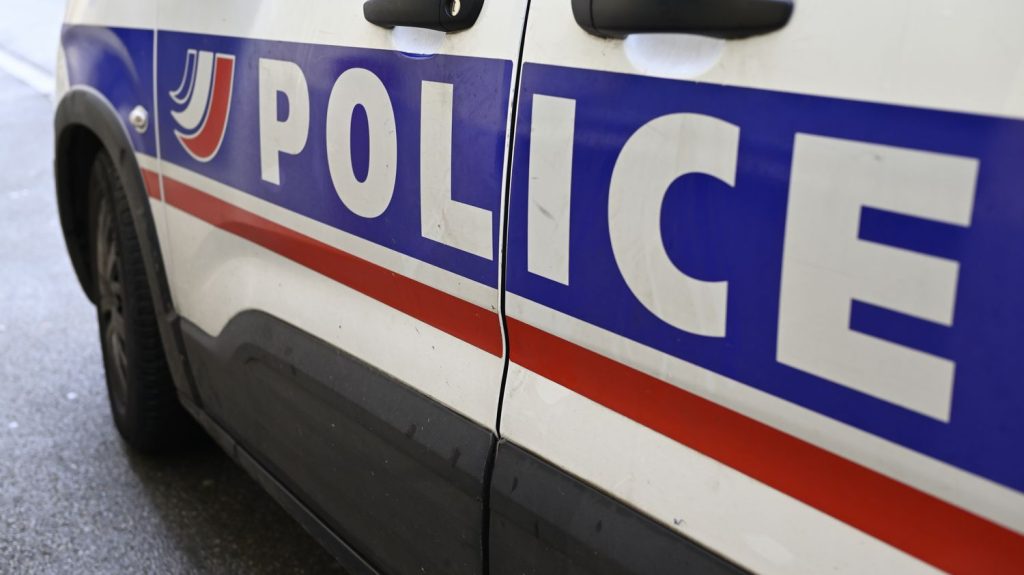 Haute-Saône : un homme arrêté pour violences conjugales après un signalement sur le réseau social TikTok
L'homme a pu être interpellé samedi matin grâce au message d'appel à l'aide de la victime, relayé sur le réseau social TikTok.