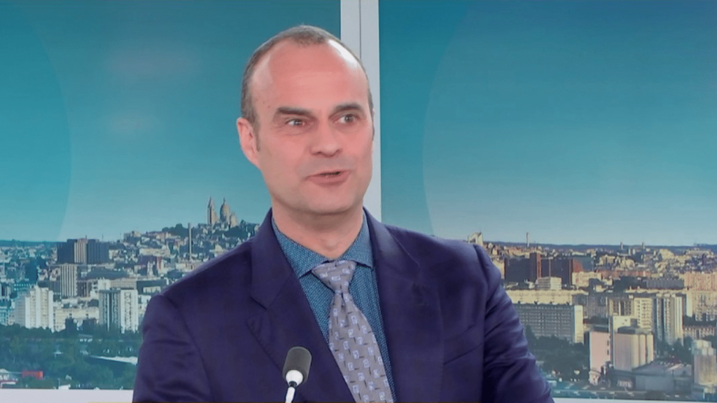 Violences envers les enseignants : "Il y a une forme de banalisation", regrette le secrétaire académique du syndicat SNPDEN-UNSA
Après la tentative d’agression au couteau d’une proviseure en Côte-d’Or, le 12/13 info a invité, lundi 18 mars, Nicolas Bray, proviseur au lycée Fénelon, secrétaire académique du syndic SNPDEN-UNSA, et Ghislaine Morvan-Dubois, membre du bureau national de la FCPE.