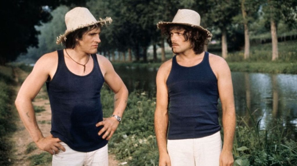 "Les Valseuses" ont 50 ans : serait-il encore possible de faire ce film aujourd'hui ?
Le célèbre film de Bertrand Blier, avec Gérard Depardieu et Patrick Dewaere, regorge de scènes problématiques en matière de violences sexuelles et sexistes. Quelle place lui accorder à l'heure d'une prise de conscience sur ce sujet ?