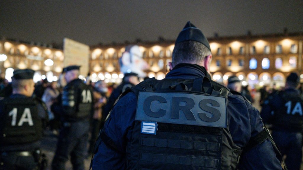 Rhône : des forces de l'ordre ont été déployées à Rillieux-La-Pape après des violences urbaines, annonce la préfecture
Des actions "inacceptables" ont été commises vendredi soir, visant les forces de l’ordre et les pompiers, a dénoncé samedi la préfète.