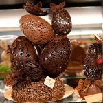 "Pâques" : un week-end pour se retrouver entre générations autour d'une table, en famille le plus souvent
Le week-end de Pâques est un moment festif lié aux religions mais aussi, pour beaucoup, l’occasion d’une cuisine de partage en famille, ponctuée par des desserts en chocolat.
