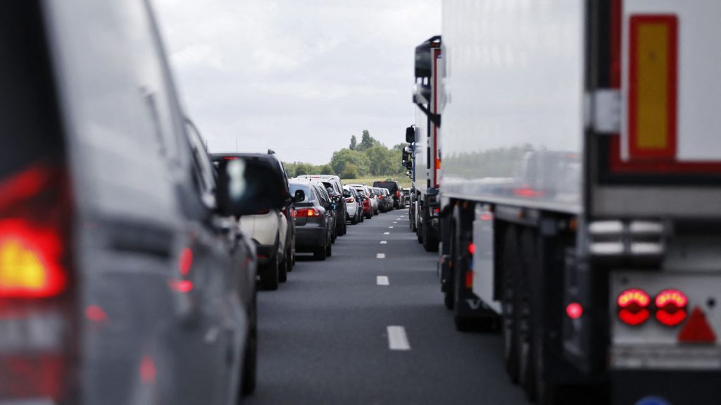 Ile-de-France : circulation "saturée" dans les Yvelines après la fermeture de l'A13
En cause : la fermeture du tunnel de Saint-Cloud pour une avarie sur les équipements de sécurité. Les services de sécurité ont annoncé la réouverture du tronçon vers 8h40.