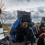 Rave party à l'aéroport de Quimper : les dégâts évalués à 130 000 euros par la préfecture du Finistère
Les trois jours de rave party organisés le week-end de Pâques à Pluguffan, sur le site de l'aéroport de Quimper, ont causé plusieurs dizaines de milliers d'euros de dégâts, d'après la préfecture du Finistère. Des plaintes vont être déposées.