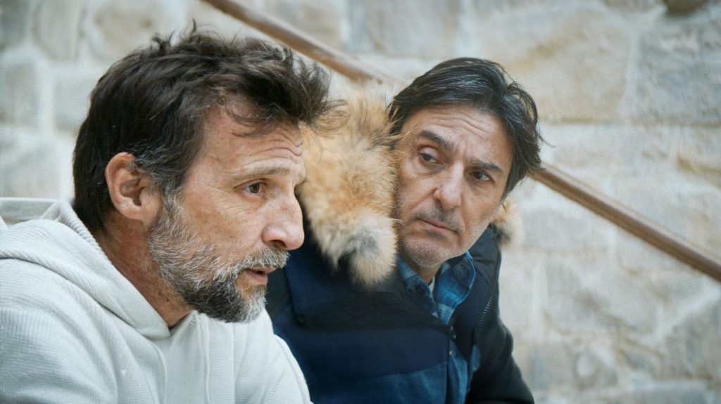 "Frères" : Mathieu Kassovitz et Yvan Attal dans une incroyable histoire de fraternité scellée au fond d'une forêt
Inspiré d'une histoire vraie, le film "Frères" raconte la vie de deux enfants qui ont vécu seuls pendant sept ans, sans contact avec la civilisation, dans la forêt.