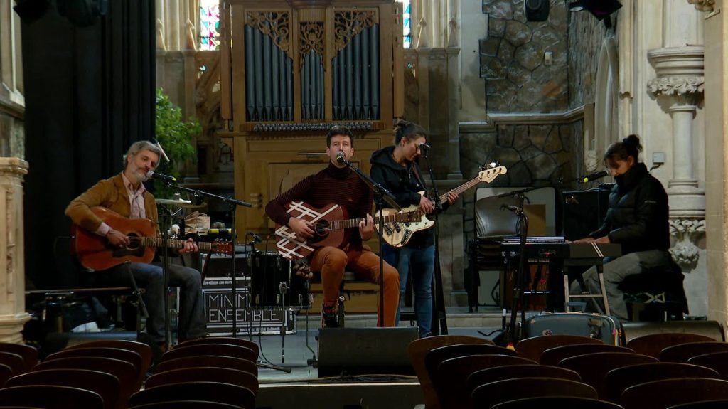 Un festival de musique folk fête son 20e anniversaire dans une église et un théâtre à Hyères
Le festival Faveurs de printemps souffle ses 20 bougies. Pour célébrer cet anniversaire, neuf groupes vont monter sur scène jusqu'à samedi, pour des concerts de musique folk dans deux lieux insolites.