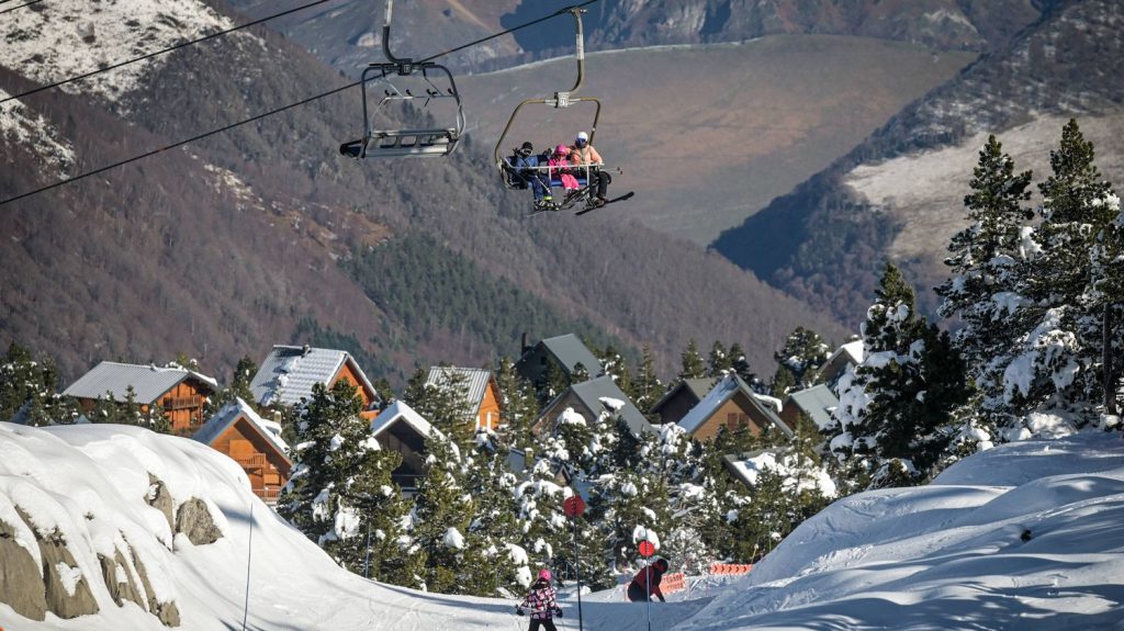 Une adolescente espagnole retrouvée morte après une chute lors d'une randonnée dans les Pyrénées-Atlantiques
Alertés par le père, les pompiers et une unité du peloton de gendarmerie de haute montagne d'Oloron-Sainte-Marie, ont retrouvé le corps en fin d'après-midi lundi 1er avril.