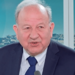 Agences de notation : "Nous dégrader, ça serait purement de la communication", estime Henry Sterdyniak, co-fondateur des Économistes Atterrés
Alors que les agences de notation Moody's et Fitch s'apprêtent à rendre leur verdict sur la dette souveraine française, vendredi 26 avril, Henry Sterdyniak, cofondateur des Économistes Atterrés, et Olivier Redoules, directeur des études de l'institut de conjoncture Rexecode, sont les invités du 11/13 info.