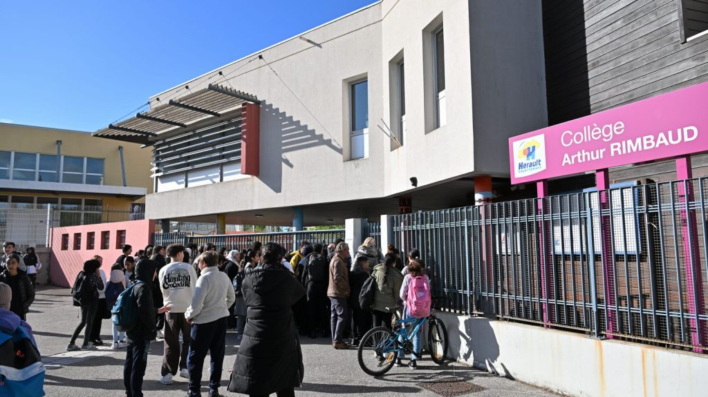 Ce que l'on sait de l'agression d'une adolescente devant son collège à Montpellier, sur laquelle le gouvernement lance une "mission flash"
Cette élève de 13 ans, "gravement blessée", est sortie du coma, a annoncé le parquet mercredi. Trois mineurs ont été placés en garde à vue pour tentative de meurtre.