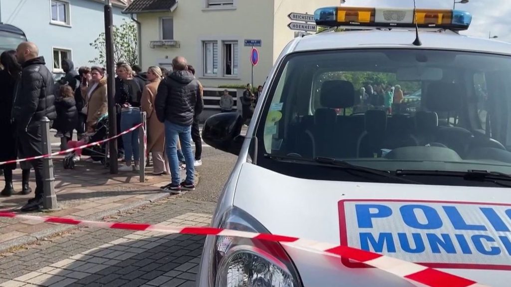 Bas-Rhin : deux fillettes agressées au couteau, l'assaillant interpellé
Deux fillettes ont été agressées à Souffelweyersheim (Bas-Rhin) par un homme armé d'un couteau, jeudi 18 avril. Interpellé, l'assaillant a déjà effectué plusieurs séjours en hôpital psychiatrique.