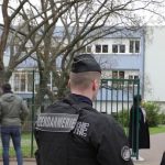 Agression au couteau devant une école : une collégienne est décédée après un arrêt cardiaque
Jeudi 18 avril, un homme a agressé deux fillettes avec un couteau dans le Bas-Rhin. Lors de l'attaque, une collégienne, confinée dans son établissement, est morte d'un arrêt cardiaque.