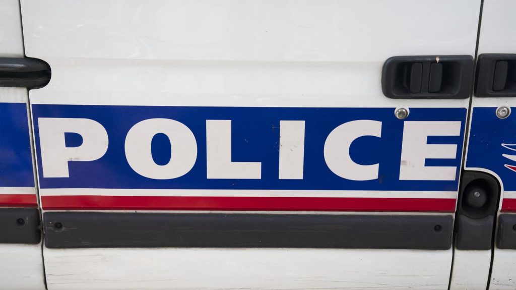 Deux personnes placées en garde à vue à Marseille après avoir agressé et volé une conseillère municipale
L'agression s'est produite dans la nuit de jeudi à vendredi. Rien ne prouve qu'elle a été ciblée en raison de sa fonction, indique le parquet.