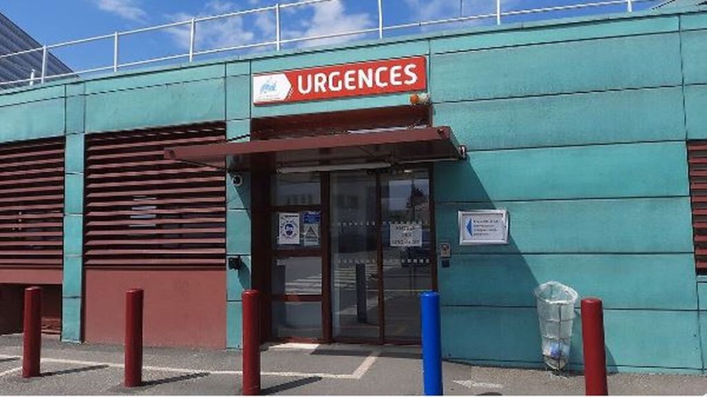 Agression d'un brancardier en Vendée : les équipes "choquées", une plainte déposée
Alors qu'il prenait une pause sur le parking, l'ambulancier a été "sauvagement agressé". Les personnels sont dans un état de "sidération".