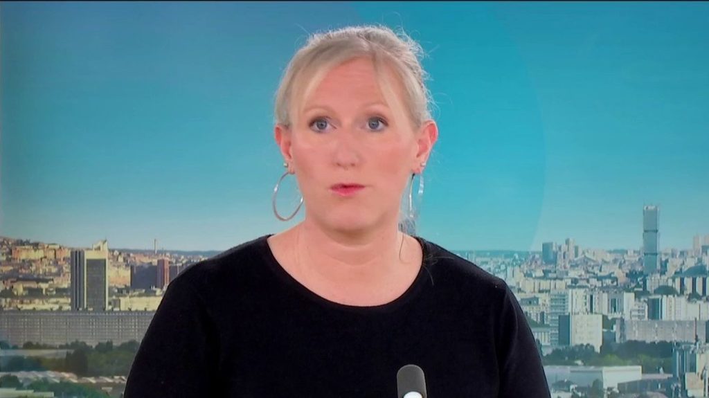 Agression de Samara : "Cela fait longtemps que l’on tire la sonnette d’alarme", selon une membre du syndicat SE-UNSA
Samara, une adolescente de 13 ans, a été violemment agressée, le 2 avril dernier, devant son collège à Montpellier. Nadia Alram, référente sur les questions de harcèlement scolaire pour le syndicat SE-UNSA, et Justine Atlan, directrice de la plateforme 3018, étaient les invitées du 12/13 info, vendredi 5 avril.