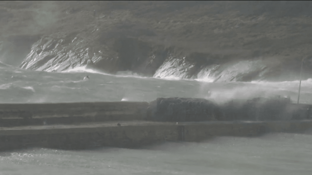 Tempête Pierrick : l'ouest de la France touché
La pointe bretonne a déjà été bien secouée par la tempête Pierrick et ses vents violents qui soufflent depuis lundi 8 avril. Sept départements côtiers sont placés en alerte orange vagues-submersions dans la soirée.