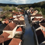Crues : la situation empire dans l’Yonne et en Côte-d’Or
L’Yonne et la Côte-d’Or sont toujours en alerte rouge pour crues lundi 1er avril en soirée. L’Armançon, un affluent de l’Yonne qui traverse ces deux départements, menace de déborder. Des dizaines de maisons ont été évacuées à Aisy-sur-Armançon (Yonne).