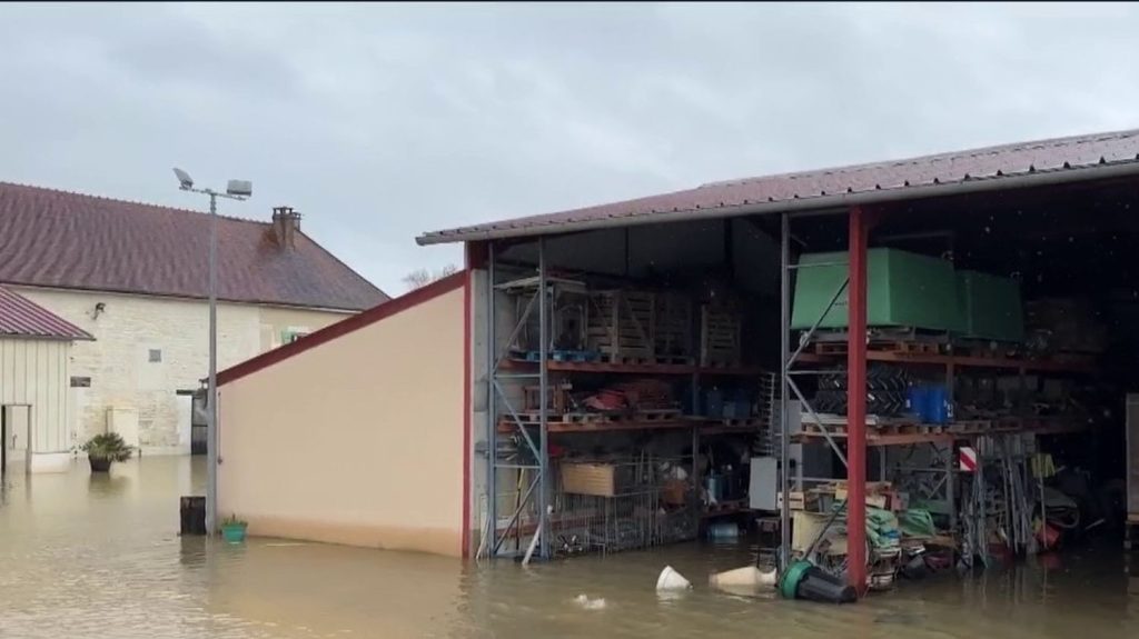 Inondations dans l'Yonne : trois jours d'alerte rouge pour le département
Dans l'Yonne, les crues se poursuivent, mercredi 3 avril. Habitants et entrepreneurs constatent les dégâts après les inondations.