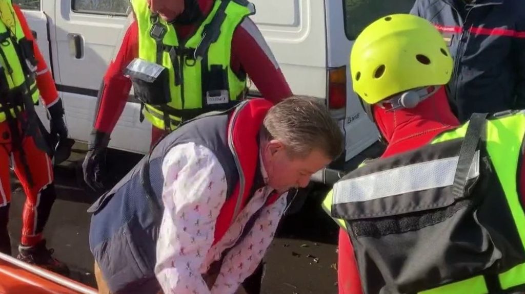 Intempéries : l’Indre-et-Loire toujours en alerte rouge, des centaines de personnes évacuées
L’Indre-et-Loire est toujours en alerte rouge en raison des intempéries, lundi 1er avril. Plusieurs centaines de personnes ont dû être évacuées.