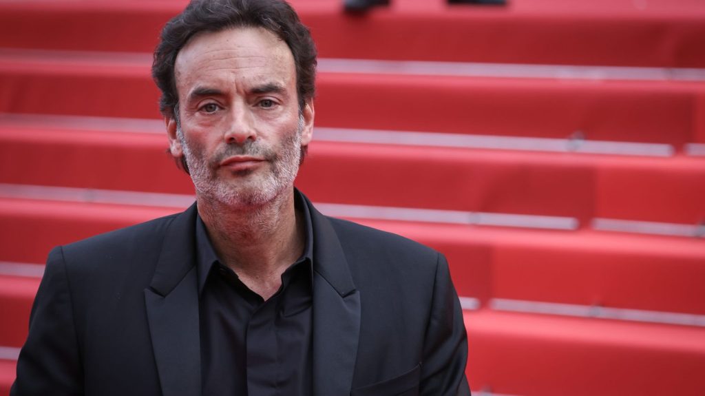 Anthony Delon publie "Bastingage" : "C'était beaucoup plus difficile d'écrire ce livre que le précédent"
Tous les jours, une personnalité s'invite dans le monde d'Élodie Suigo. Lundi 1er avril 2024 : le comédien et écrivain Anthony Delon. Il publie un roman, "Bastingage", aux éditions Fayard.
