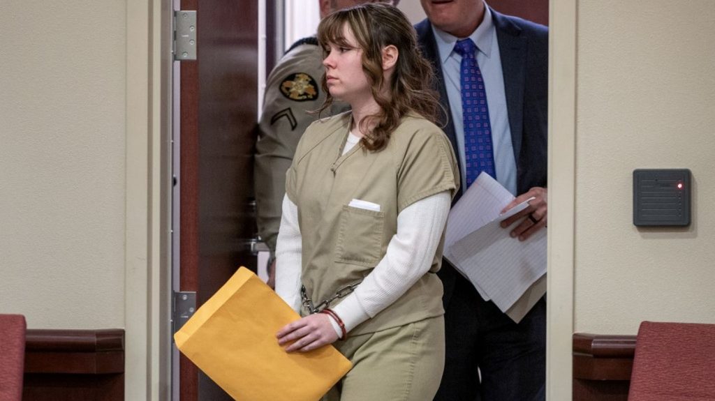 Tir mortel sur le film "Rust" : l'armurière condamnée à 18 mois de prison ferme
Hannah Gutierrez-Reed avait chargé le revolver avec lequel Alec Baldwin répétait en octobre 2021, lorsque le tournage a viré au drame dans un ranch.