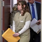 Tir mortel sur le film "Rust" : l'armurière condamnée à 18 mois de prison ferme
Hannah Gutierrez-Reed avait chargé le revolver avec lequel Alec Baldwin répétait en octobre 2021, lorsque le tournage a viré au drame dans un ranch.