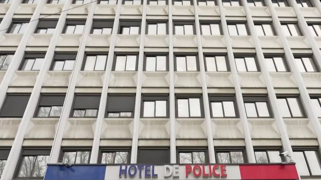 Grenoble : un homme suspecté d'être le "violeur à trottinette" a été arrêté
Un homme suspecté d'une série de viols et d'agressions sexuelles a été arrêté vendredi 5 avril à Grenoble (Isère). Depuis février, le "violeur à trottinette" faisait régner la peur dans la ville.