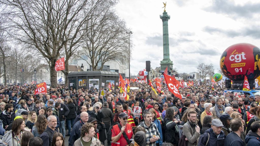 Assurance chômage, négociations sur l'emploi des séniors, fonction publique… Le dialogue social est-il en panne en France ?
Les négociations semblent échouer ces derniers temps entre syndicats, patronat et gouvernement.