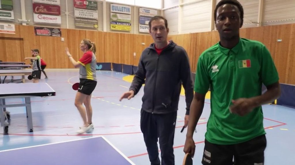 Paris 2024 : des athlètes africains s'entraînent au tennis de table dans l'Aveyron
Venus de plusieurs pays d'Afrique, des athlètes s'entraînent au tennis de table pour les Jeux olympiques de Paris 2024 dans un village de l'Aveyron. Les habitants sont tous mobilisés avec eux.
