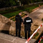 Attaque au couteau à Bordeaux : ce que l'on sait de l'agression qui a fait un mort et un blessé grave
Les forces de l'ordre ont abattu un suspect. La piste terroriste est écartée à ce stade de l'enquête.