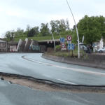 Vidéo
Autoroute A13 : comment est apparue la fissure qui entraîne une fermeture partielle de l'axe ?
Cet axe est fermé entre Paris et Vaucresson, au moins jusqu’au mardi 23 avril. En cause, une fissure apparue après un mouvement de terrain. Mais à quoi est-elle due ?