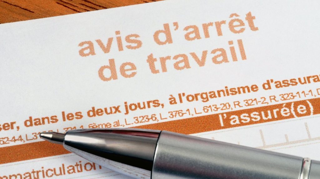 L'absentéisme au sein des entreprises en baisse en 2023, selon deux études
Seuls 22% des arrêts de travail étaient liés à une contamination au Covid-19 en 2023, contre 43% en 2022.