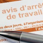 L'absentéisme au sein des entreprises en baisse en 2023, selon deux études
Seuls 22% des arrêts de travail étaient liés à une contamination au Covid-19 en 2023, contre 43% en 2022.