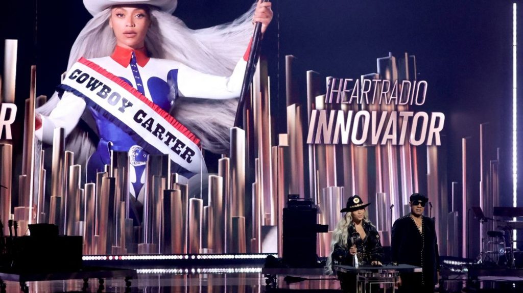 "Cowboy Carter", l'album country de Beyoncé, en tête des classements de ventes américains
"Queen Bey" établit un nouveau record en devenant la première femme noire à être au sommet du classement "country" réalisé par la revue spécialisée "Billboard".