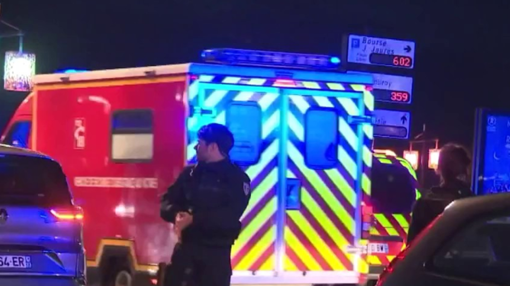 Attaque au couteau à Bordeaux : l'assaillant aurait reproché aux victimes leur consommation d'alcool pendant l'Aïd
Une attaque au couteau survenue à Bordeaux, en Gironde, dans la soirée du mercredi 10 avril, a fait un mort et un blessé. La procureure de la République de Bordeaux a indiqué que l'assaillant aurait reproché aux victimes de boire de l'alcool alors que c'était l'Aïd.