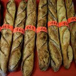 Le prix de la meilleure baguette de Paris remis à une boulangerie du 11e arrondissement
Xavier Netry, de la boulangerie Utopie, située rue Jean-Pierre Timbaud, aura l'honneur de fournir l'Elysée pour l'année à venir et empoche 4 000 euros.