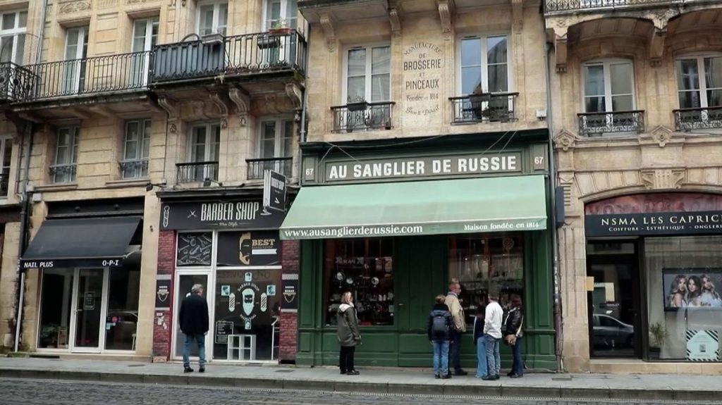 Bordeaux : le Sanglier de Russie, la dernière brosserie de France
Certains commerces sont devenus de véritables institutions familiales et locales. Mercredi 3 avril, direction Bordeaux, en Gironde, dans une boutique familiale spécialisée dans la brosse et les pinceaux depuis plus de deux siècles.
