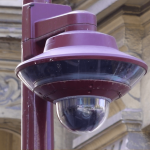 Vidéosurveillance : est-ce utile pour résoudre les enquêtes ?
Au cœur des premiers éléments de l’enquête sur la mort du collégien à Viry-Châtillon (Essonne), des images ont été captées par les caméras de surveillance de la ville. EN France, il en existe 90 000. Ces caméras sont peut-être aujourd’hui devenues aujourd’hui un facteur d’accélération dans la résolution des enquêtes.
