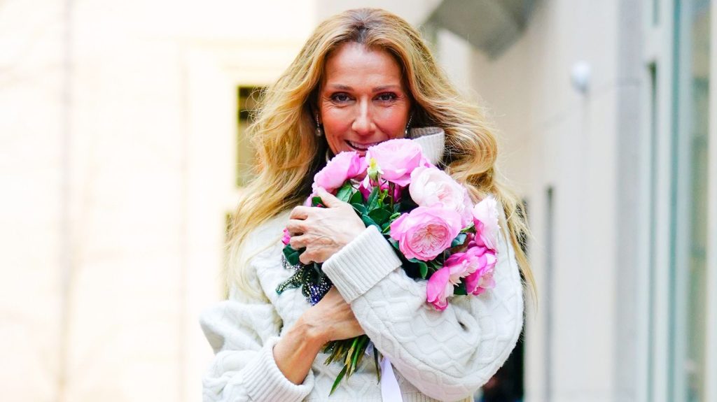 Céline Dion donne des nouvelles de son combat contre la maladie dans un long entretien en couverture de "Vogue France"
La chanteuse et superstar québécoise, affectée du syndrome de la personne raide (SPR) et absente des scènes depuis quatre ans, se confie longuement dans le nouveau numéro de "Vogue France" dont elle est la splendide "cover girl".