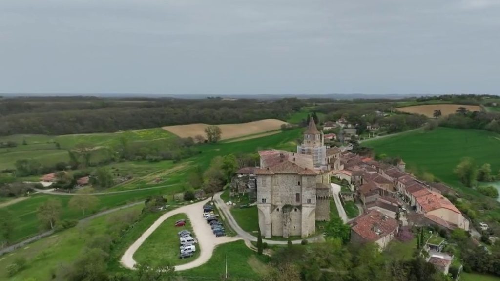 Patrimoine : découverte du château de Lavardens, la forteresse inachevée de Gascogne
Direction le Gers, dimanche 14 avril pour la rubrique "Les chemins de traverse", avec la découverte du château de Lavardens.