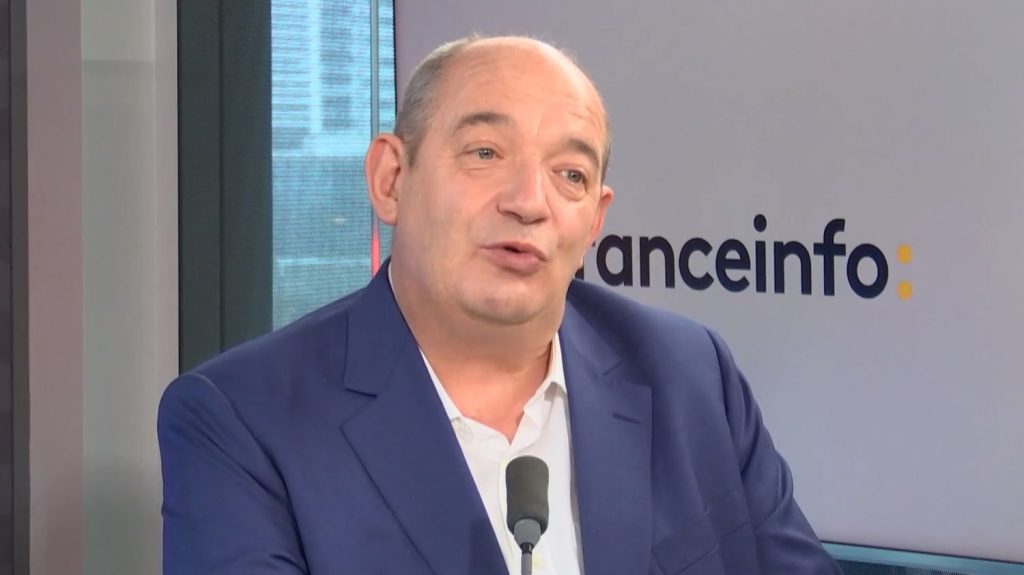 Chômage des seniors : le problème vient des "portes fermées par les entreprises", pas de la durée d'indemnisation, selon Gilles Gateau de l'APEC
Les cadres représentent environ 20% des salariés selon l'INSEE. L'APEC, l'Association pour l'emploi des cadres publie mardi 2 avril son bilan pour 2023 et ses prévisions pour 2024. Gilles Gateau, le directeur général de l'APEC, vient nous faire part de son analyse.