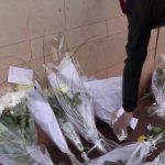 Mort d'un collégien à Viry-Châtillon : cinq personnes en garde à vue
Samedi 6 avril, au lendemain de la mort d'un adolescent de 15 ans, passé à tabac à la sortie de son collège à Viry-Châtillon (Essonne), l'émotion est encore très vive. Cinq personnes, dont un adulte, ont été placées en garde à vue.