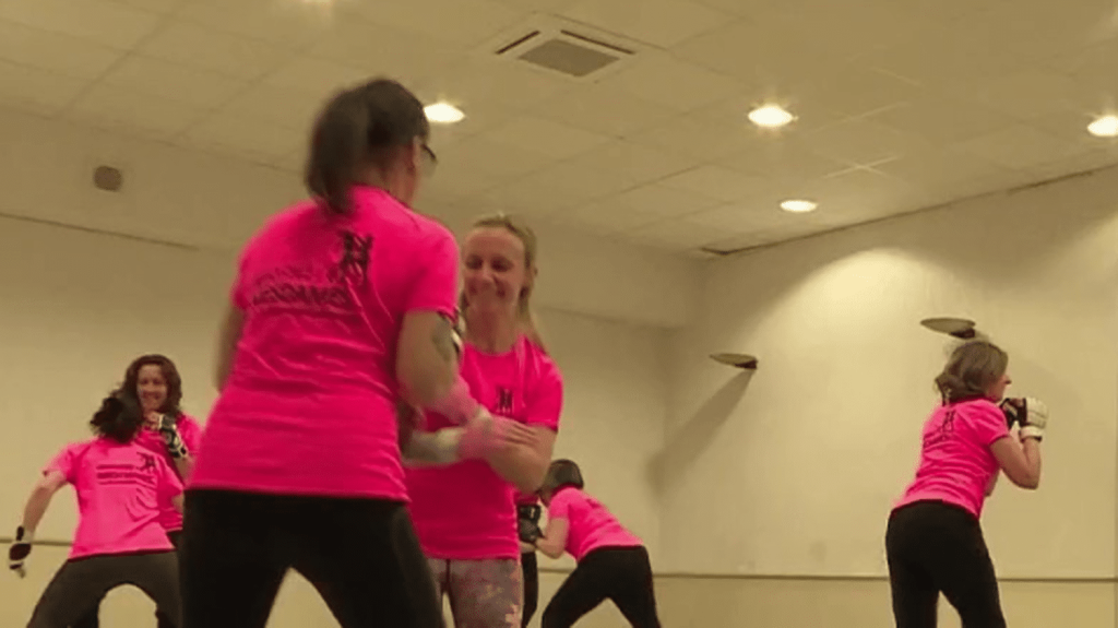 Var : à Callas, un club de self-défense 100% féminin
En France, il existe seulement deux clubs de self-défense 100% féminins. L'un d'entre eux se trouve dans le Var, à Callas, où France Télévisions s'est rendu.