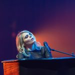 "En train d'écrire un nouvel album", Cœur de Pirate célèbre les 15 ans de son premier avec une série de concerts
Tous les jours, une personnalité s'invite dans le monde d'Élodie Suigo. Lundi 29 avril 2024 : l’auteure, compositrice, interprète et pianiste canadienne, Cœur de Pirate. Elle fête les 15 ans de son premier album avec une série de concerts dès l’automne prochain.